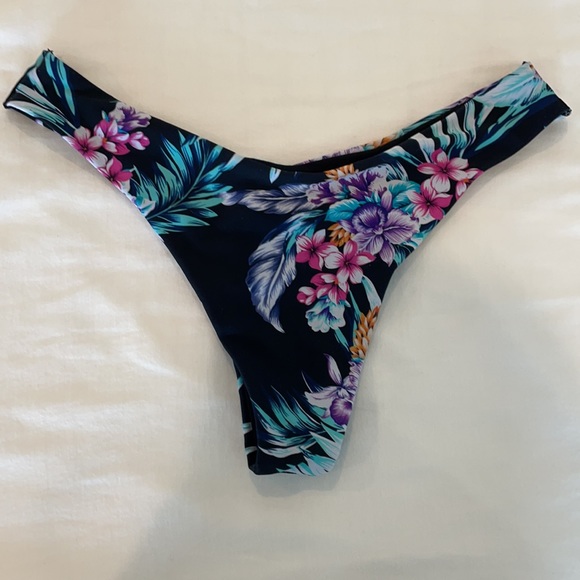 Floral bikini - Picture 3 of 7